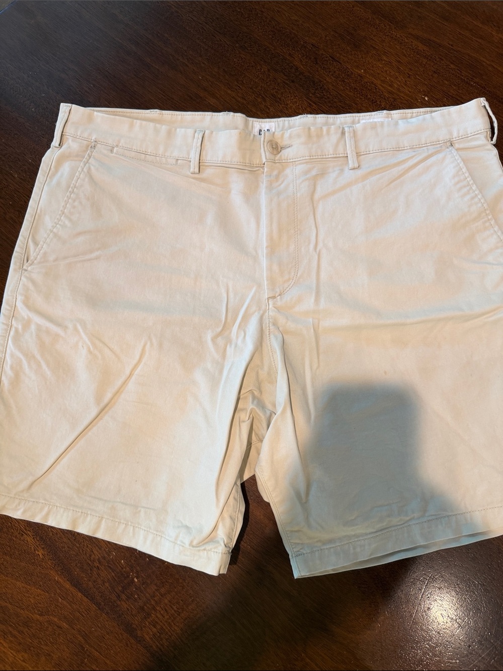 GAP Men's Flat Front Chino Shorts in Light Cream